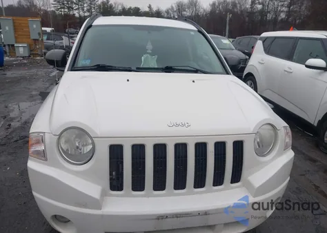 2010 Jeep Compass Sport z USA, uszkodzony, nr VIN 1J4NF4FB8AD529107